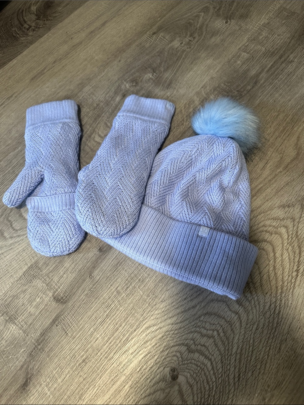 lululemon Chevron Knit Beanie and Mitten Set Blue & White